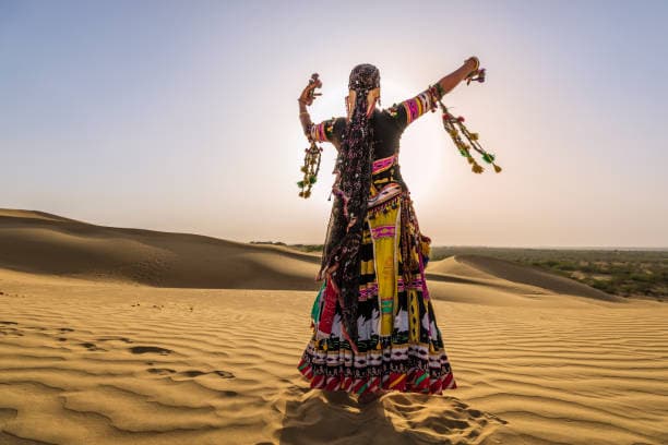 Woman in traditional dress in the Rajasthan desert